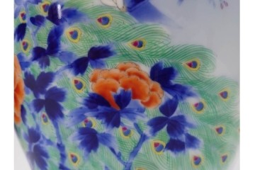 深川製磁　染錦　高さ約32cm　木蓮孔雀が印象的な花瓶　(R-087387)