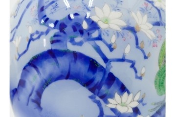 深川製磁　染錦　高さ約32cm　木蓮孔雀が印象的な花瓶　(R-087387)