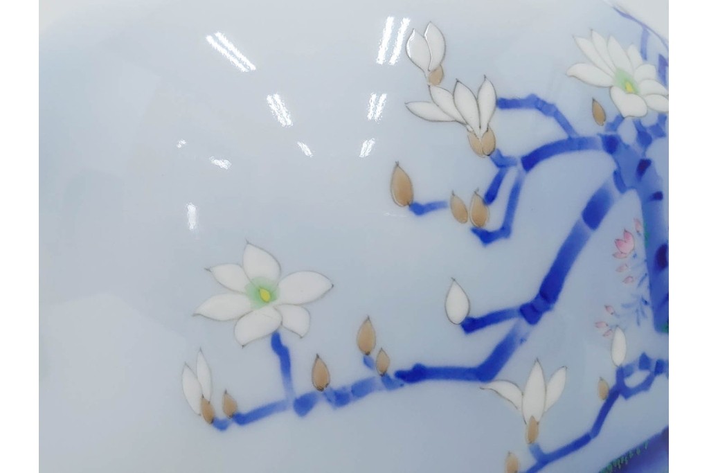 深川製磁　染錦　高さ約32cm　木蓮孔雀が印象的な花瓶　(R-087387)