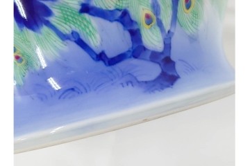 深川製磁　染錦　高さ約32cm　木蓮孔雀が印象的な花瓶　(R-087387)