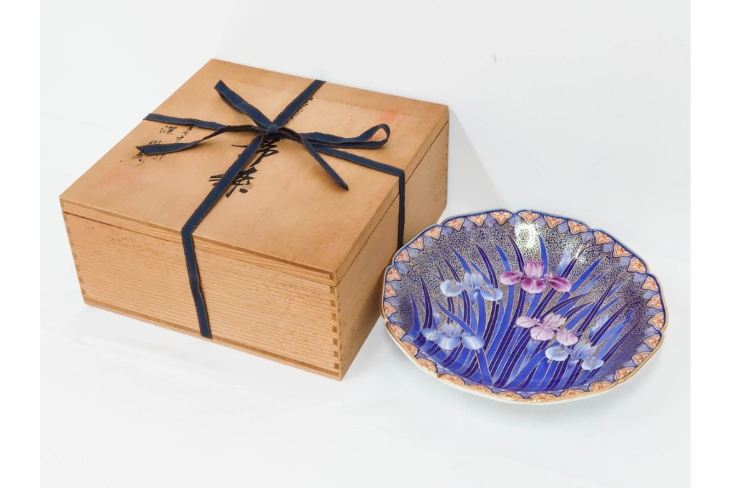 深川製磁　陶彩作　染錦　上品な菖蒲金ミルの飾鉢　共箱付き　(R-087389)