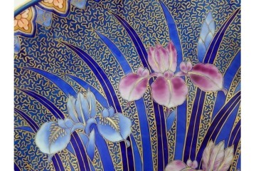 深川製磁　陶彩作　染錦　上品な菖蒲金ミルの飾鉢　共箱付き　(R-087389)