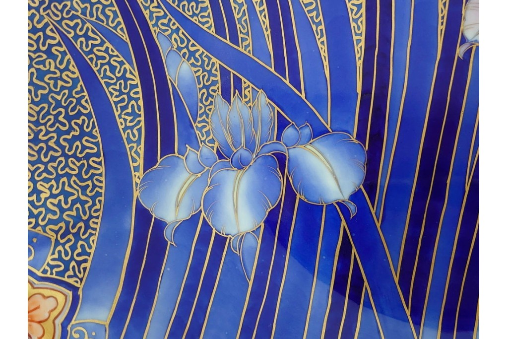 深川製磁　陶彩作　染錦　上品な菖蒲金ミルの飾鉢　共箱付き　(R-087389)