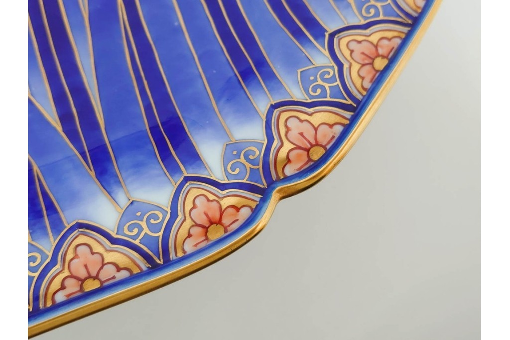 深川製磁　陶彩作　染錦　上品な菖蒲金ミルの飾鉢　共箱付き　(R-087389)