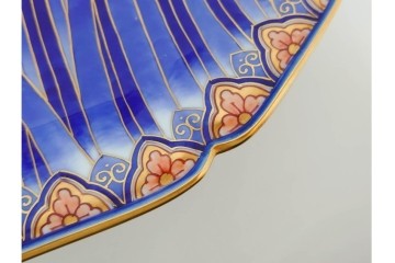 深川製磁　陶彩作　染錦　上品な菖蒲金ミルの飾鉢　共箱付き　(R-087389)