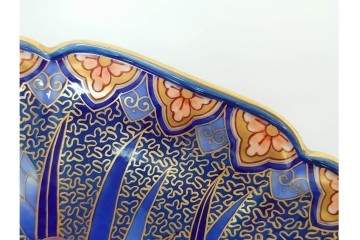 深川製磁　陶彩作　染錦　上品な菖蒲金ミルの飾鉢　共箱付き　(R-087389)