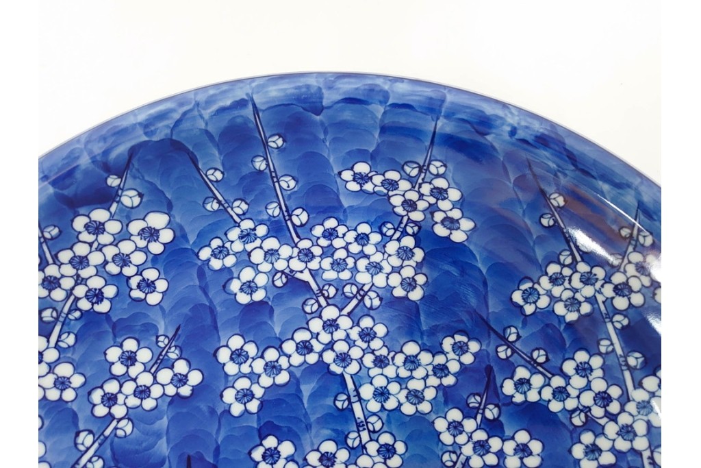 源右衛門窯　有田焼　染付枝梅文の大皿　共箱付き　(R-087391)