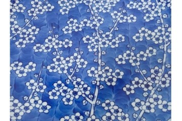 源右衛門窯　有田焼　染付枝梅文の大皿　共箱付き　(R-087391)