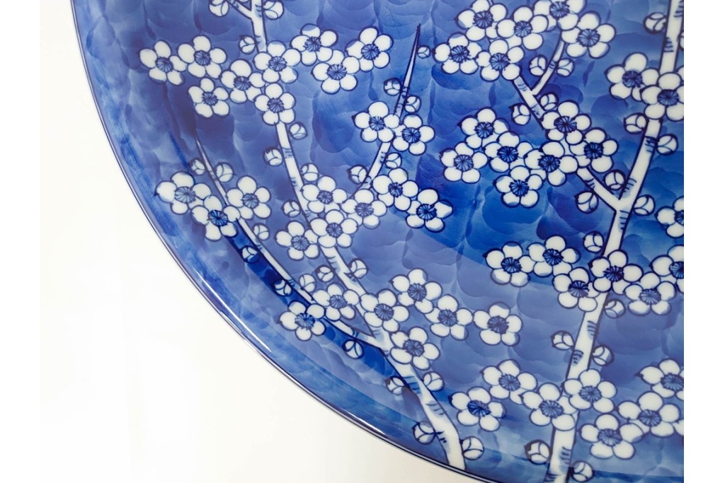 源右衛門窯　有田焼　染付枝梅文の大皿　共箱付き　(R-087391)