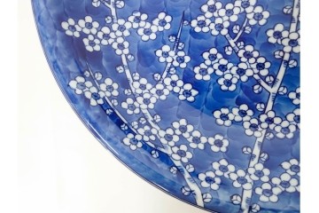 源右衛門窯　有田焼　染付枝梅文の大皿　共箱付き　(R-087391)