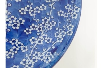 源右衛門窯　有田焼　染付枝梅文の大皿　共箱付き　(R-087391)