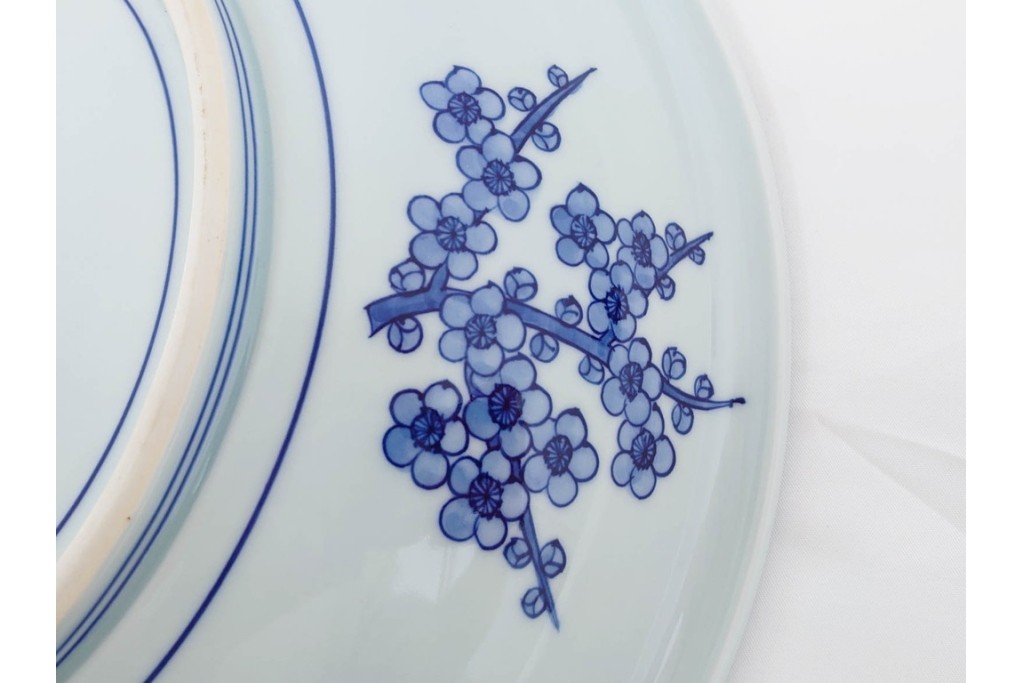 源右衛門窯　有田焼　染付枝梅文の大皿　共箱付き　(R-087391)