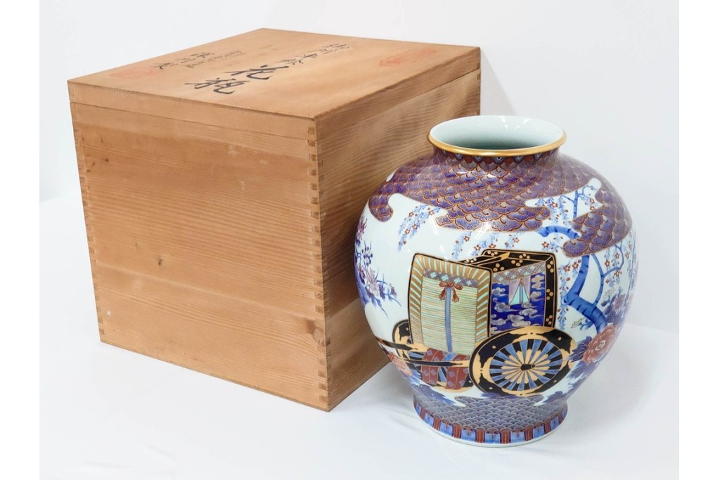 深川製磁　有田焼　染錦　高さ約37cm　華やかな御所車絵の花瓶　共箱付き　(R-087392)
