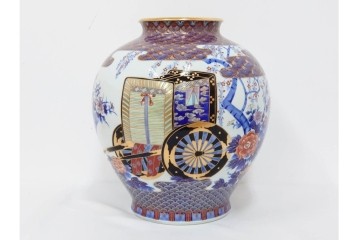深川製磁　有田焼　染錦　高さ約37cm　華やかな御所車絵の花瓶　共箱付き　(R-087392)