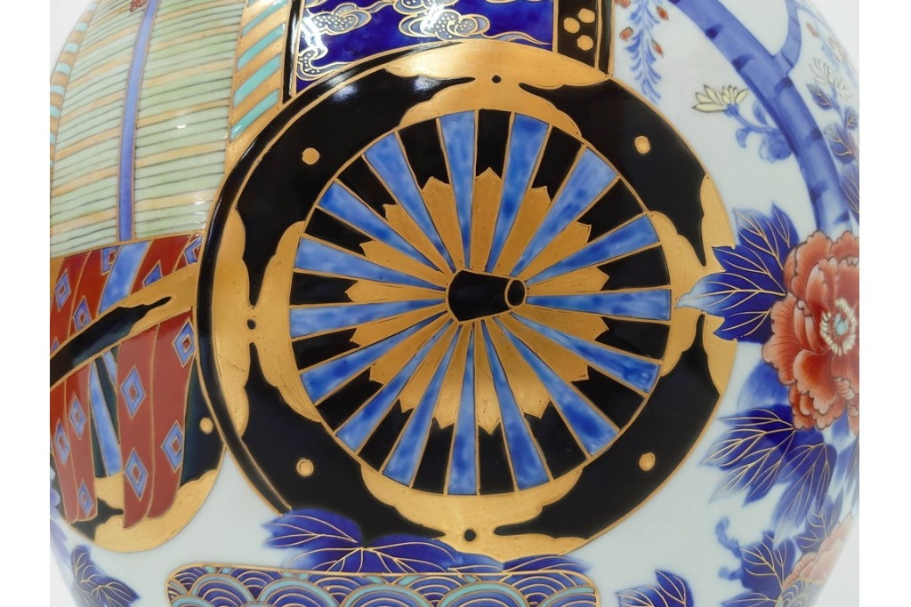 深川製磁　有田焼　染錦　高さ約37cm　華やかな御所車絵の花瓶　共箱付き　(R-087392)