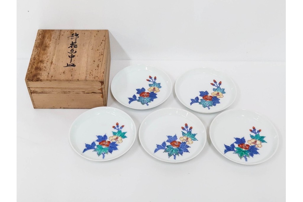 今泉今右衛門　有田焼　錦葵絵の銘々皿(4.1寸)5点・花画の湯呑2点セット　共箱付き　(R-087401)