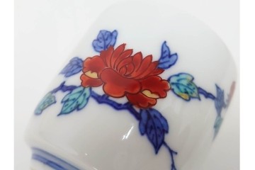 今泉今右衛門　有田焼　錦葵絵の銘々皿(4.1寸)5点・花画の湯呑2点セット　共箱付き　(R-087401)