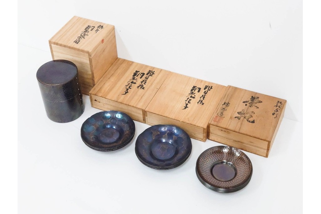 純銅手打の茶托5点/瑞正造　銅製鋲打の茶筒・鎚目模様の托子10点/玉川堂　計15点セット　共箱付き　(R-087403)