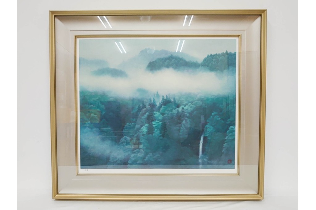 真作　新復刻画　東山魁夷　監修 東山すみ　HC/250　「青い谷」　霧に包まれた深い森と滝が美しいリトグラフ　外箱付き　(R-087404)