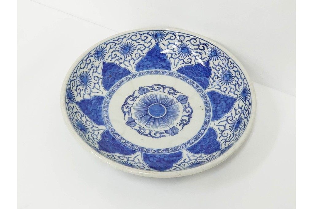 幕末から明治期　伊万里　染付　約31cm　一尺　のびやかな花唐草文が美しい大皿　(R-087410)