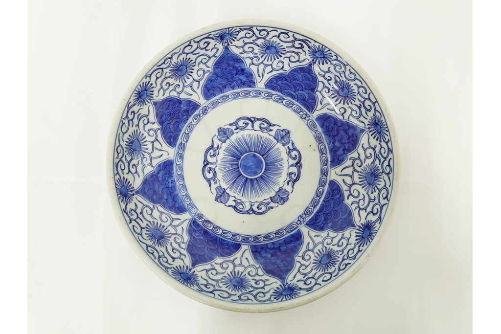 幕末から明治期　伊万里　染付　約31cm　一尺　のびやかな花唐草文が美しい大皿　(R-087410)