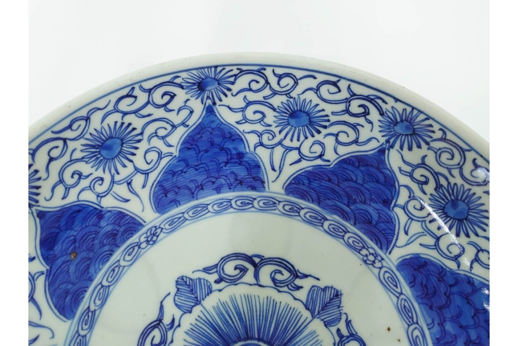 幕末から明治期　伊万里　染付　約31cm　一尺　のびやかな花唐草文が美しい大皿　(R-087410)