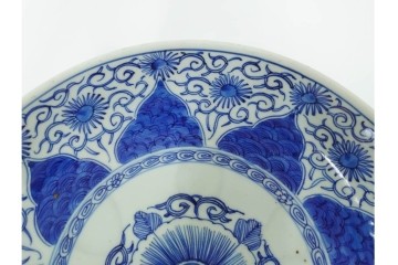 幕末から明治期　伊万里　染付　約31cm　一尺　のびやかな花唐草文が美しい大皿　(R-087410)