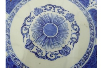 幕末から明治期　伊万里　染付　約31cm　一尺　のびやかな花唐草文が美しい大皿　(R-087410)