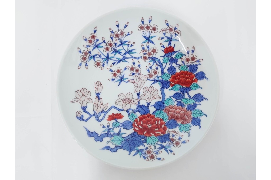 十三代 今泉今右衛門　有田焼　約29cm(9.5寸)　襲名十周年記念オリジナル作品　「色鍋島玉堂富貴画額皿」　共箱・認定書・皿立て付き　(R-087412)