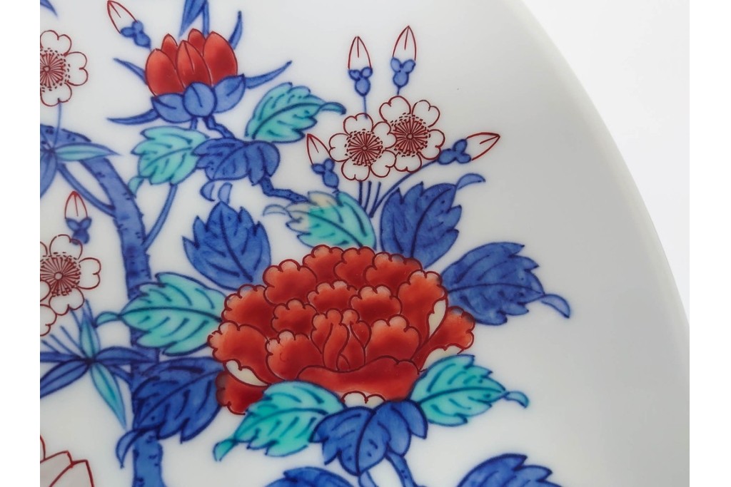 十三代 今泉今右衛門　有田焼　約29cm(9.5寸)　襲名十周年記念オリジナル作品　「色鍋島玉堂富貴画額皿」　共箱・認定書・皿立て付き　(R-087412)