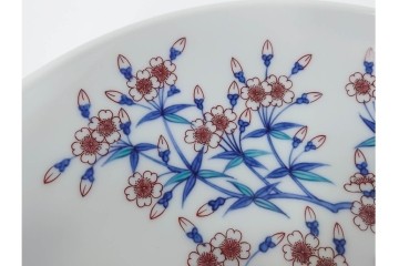 十三代 今泉今右衛門　有田焼　約29cm(9.5寸)　襲名十周年記念オリジナル作品　「色鍋島玉堂富貴画額皿」　共箱・認定書・皿立て付き　(R-087412)