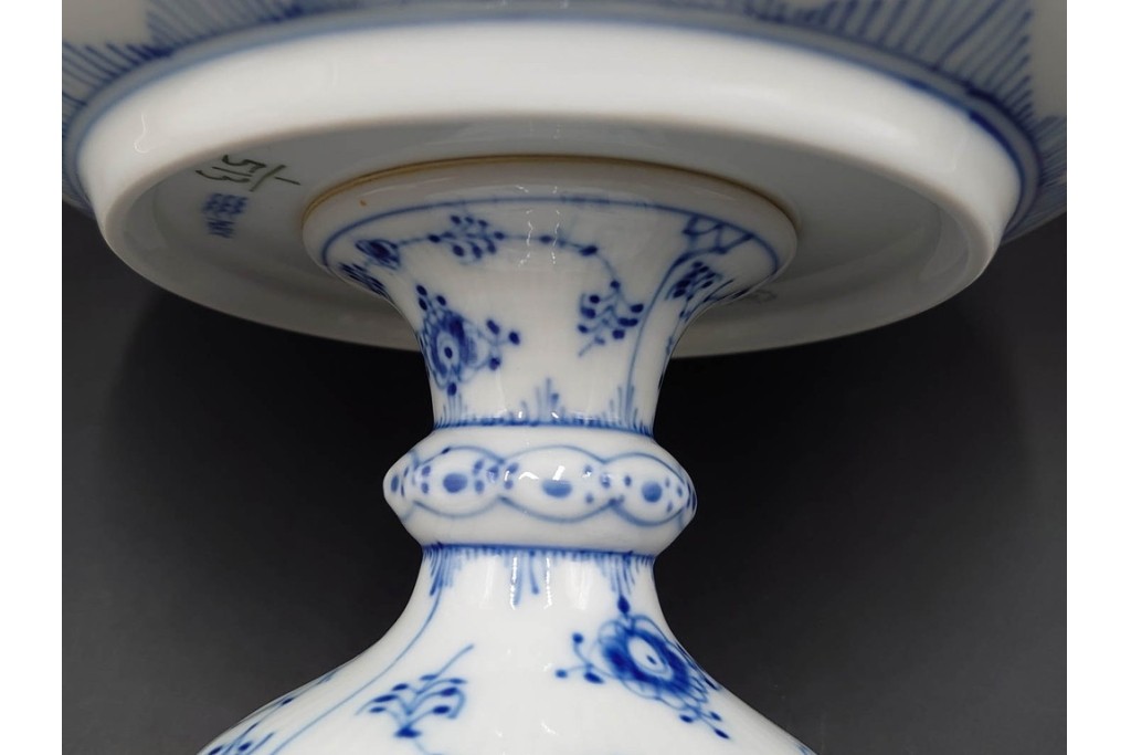 デンマーク製　ROYAL COPENHAGEN(ロイヤルコペンハーゲン)　ブルーフルーテッド　ハーフレースのコンポート　(R-087414)
