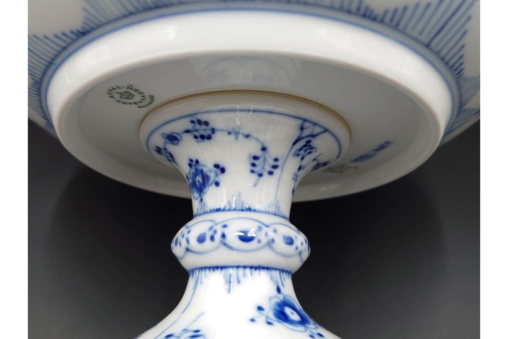 デンマーク製　ROYAL COPENHAGEN(ロイヤルコペンハーゲン)　ブルーフルーテッド　ハーフレースのコンポート　(R-087414)