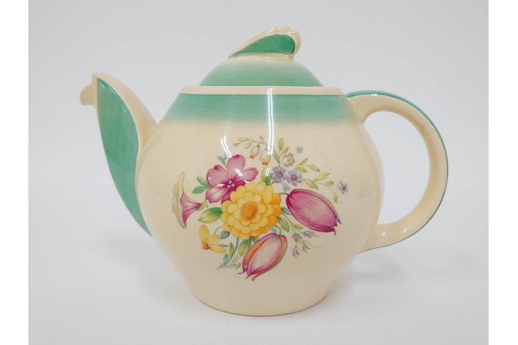 イギリスヴィンテージ　Susie Cooper(スージークーパー)　スワンシースプレイ　ティーポット・クリーマー・プレート・カップ&ソーサー・トリオ6客　洋食器セット　(R-087415)