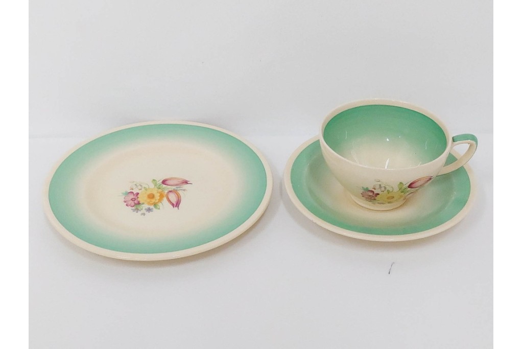 イギリスヴィンテージ　Susie Cooper(スージークーパー)　スワンシースプレイ　ティーポット・クリーマー・プレート・カップ&ソーサー・トリオ6客　洋食器セット　(R-087415)