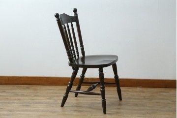 中古　北海道民芸家具　クラシカルな雰囲気を醸し出すダイニングチェア　(R-087420)