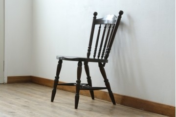 中古　北海道民芸家具　クラシカルな雰囲気を醸し出すダイニングチェア　(R-087420)