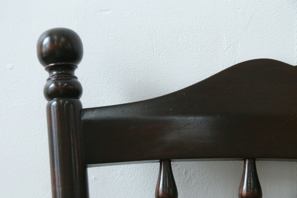 中古　北海道民芸家具　クラシカルな雰囲気を醸し出すダイニングチェア　(R-087420)