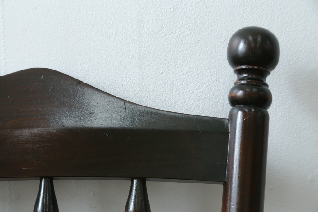 中古　北海道民芸家具　クラシカルな雰囲気を醸し出すダイニングチェア　(R-087420)