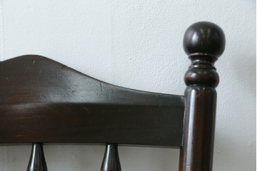 中古　北海道民芸家具　クラシカルな雰囲気を醸し出すダイニングチェア　(R-087420)