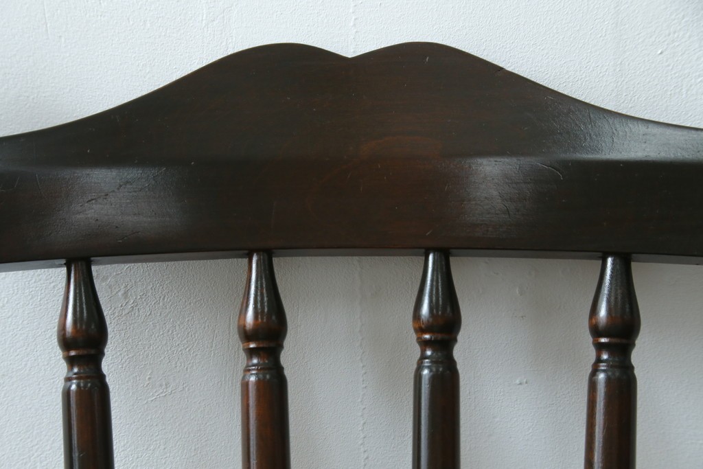 中古　北海道民芸家具　クラシカルな雰囲気を醸し出すダイニングチェア　(R-087420)