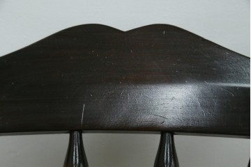 中古　北海道民芸家具　クラシカルな雰囲気を醸し出すダイニングチェア　(R-087420)