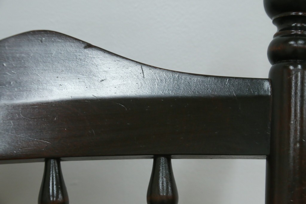 中古　北海道民芸家具　クラシカルな雰囲気を醸し出すダイニングチェア　(R-087420)