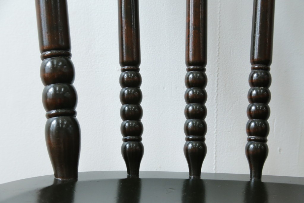 中古　北海道民芸家具　クラシカルな雰囲気を醸し出すダイニングチェア　(R-087420)