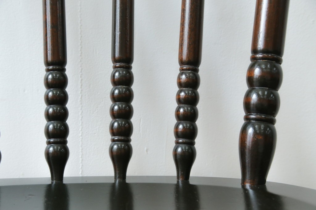 中古　北海道民芸家具　クラシカルな雰囲気を醸し出すダイニングチェア　(R-087420)