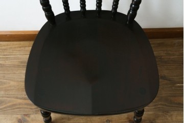中古　北海道民芸家具　クラシカルな雰囲気を醸し出すダイニングチェア　(R-087420)