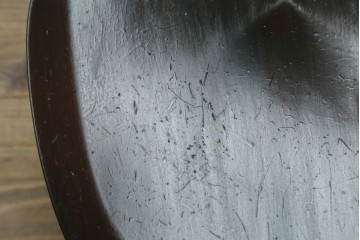 中古　北海道民芸家具　クラシカルな雰囲気を醸し出すダイニングチェア　(R-087420)