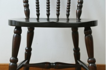 中古　北海道民芸家具　クラシカルな雰囲気を醸し出すダイニングチェア　(R-087420)