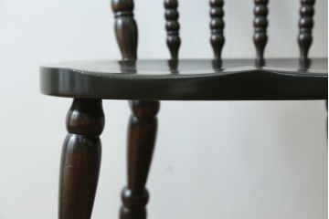 中古　北海道民芸家具　クラシカルな雰囲気を醸し出すダイニングチェア　(R-087420)