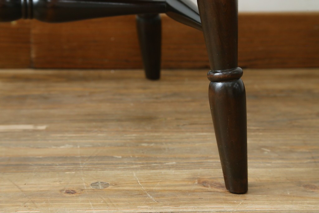 中古　北海道民芸家具　クラシカルな雰囲気を醸し出すダイニングチェア　(R-087420)